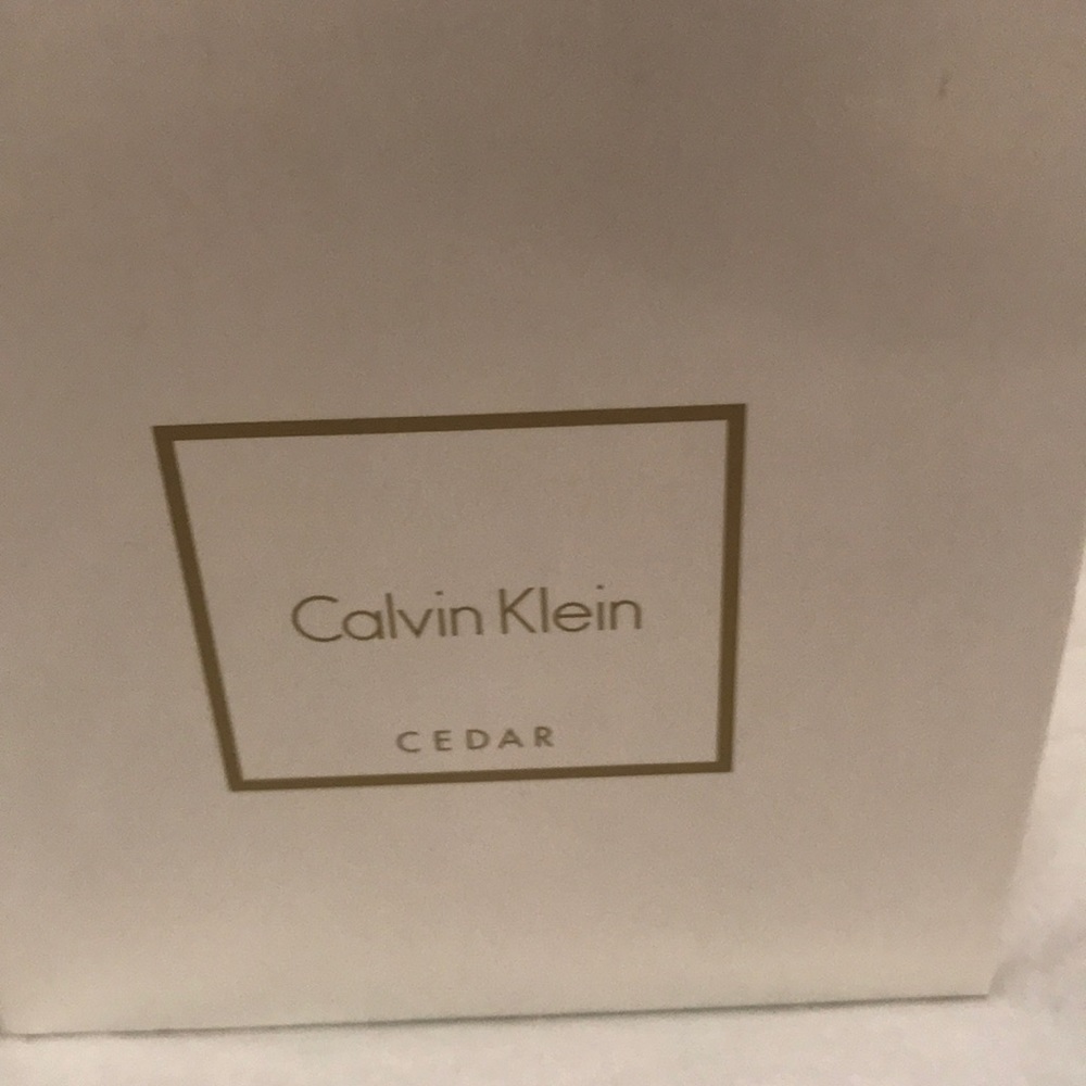 CALVIN KLEIN SCENTED CANDLE CEDAR